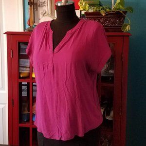 Casual/Dressy-Medium Fuschia Gap Top: EUC